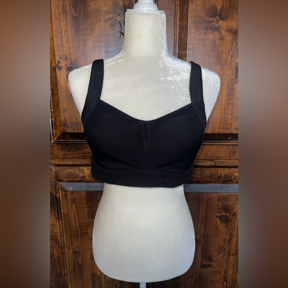 Lululemon Full Coverage Athletic Bra Size 36B Wireless Adjustable Straps Black